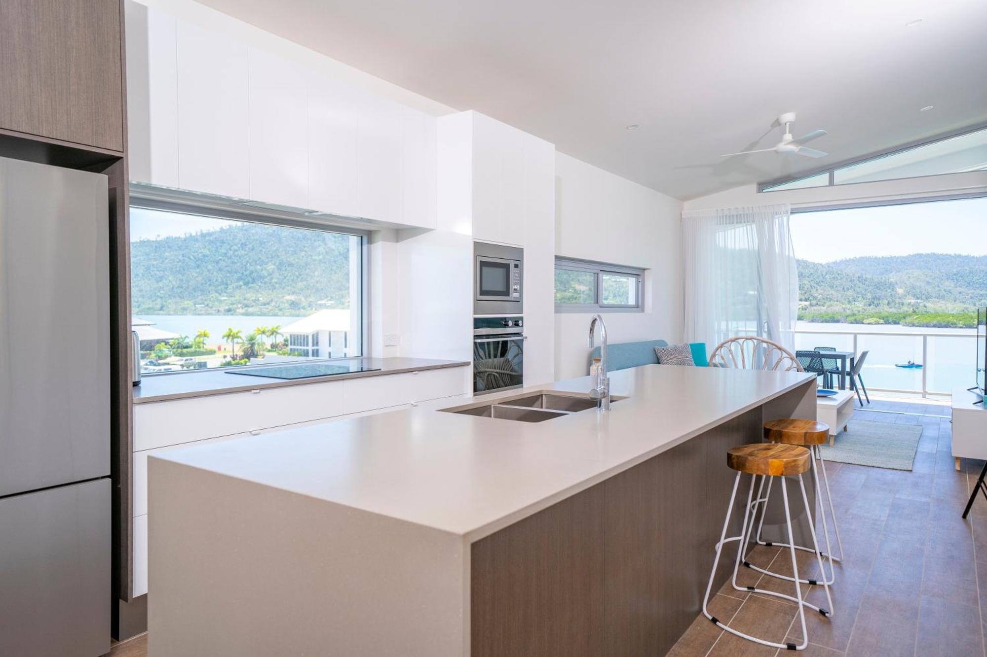Harbour Cove Hotel Airlie Beach Exterior photo